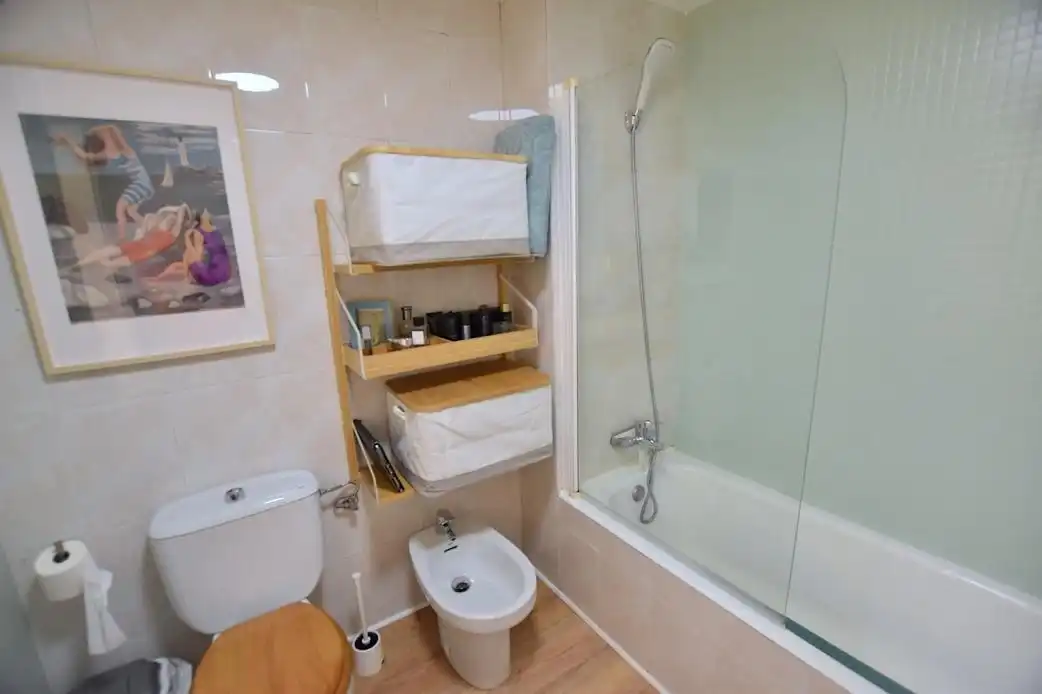 Baño de Piso en venta en Málaga con Terraza y Piscina comunitaria