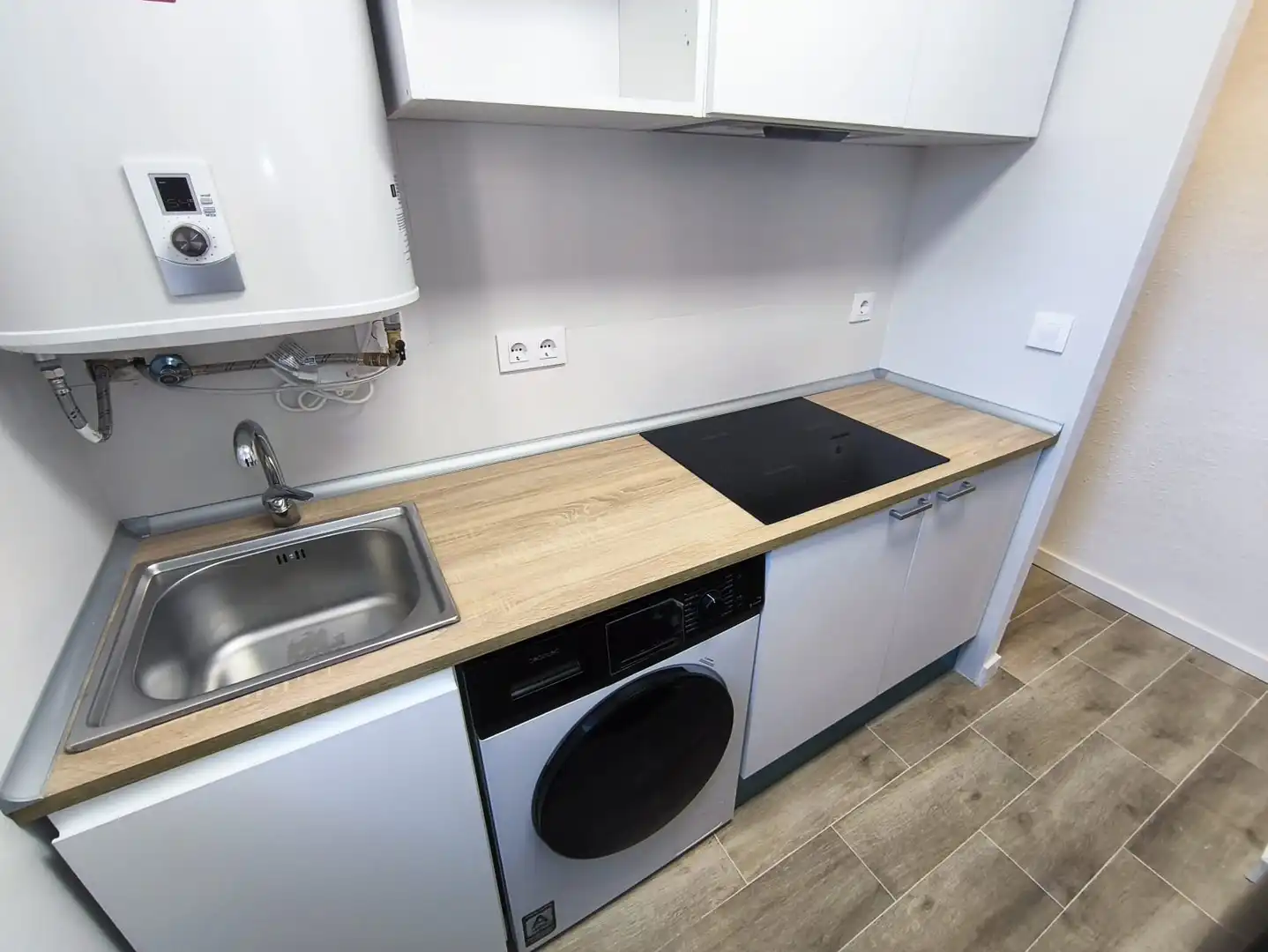 Kitchen of Flat for share in Madrid  with Heating, Furnished and Washing machine