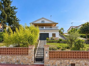 Haus mit Pool zum Verkauf in Montbarbat