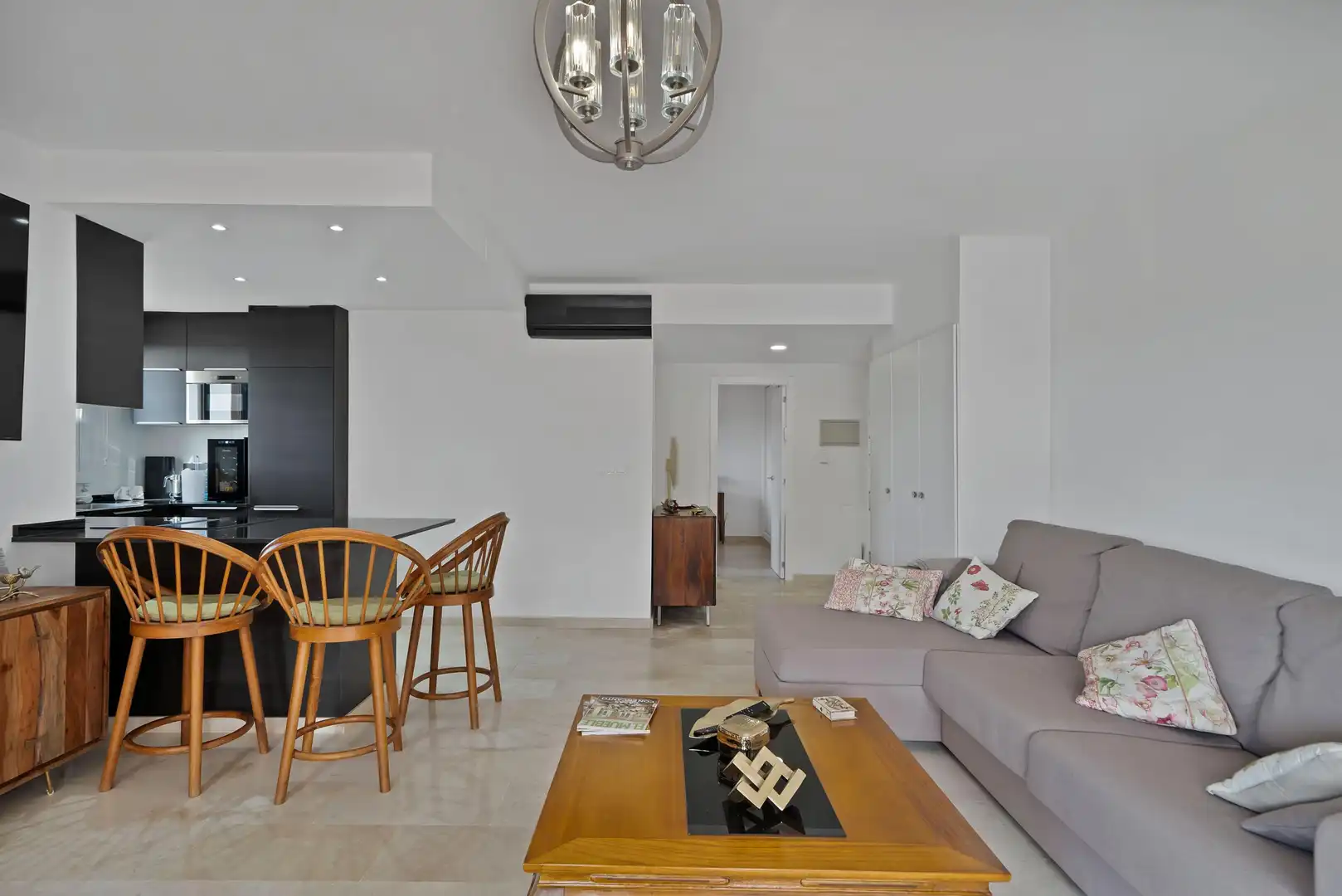 Living room of Apartments for sale in Marbella  with Air Conditioner, Private garden and Storage room