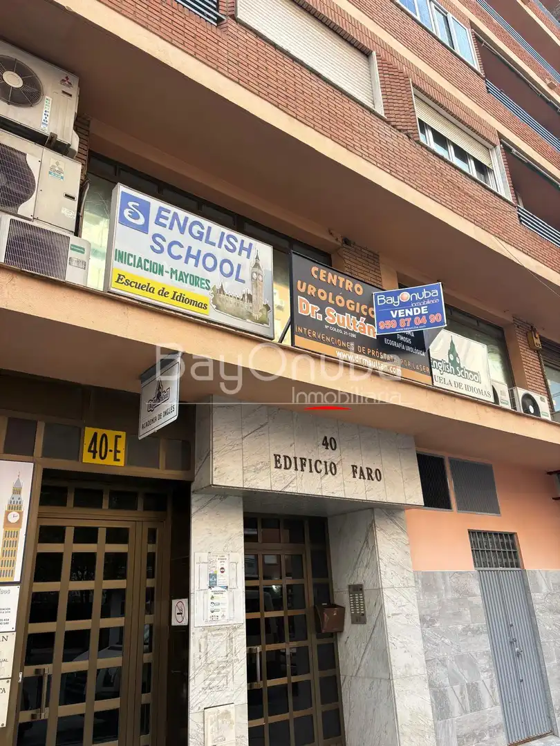 Vista exterior de Oficina en venda en  Huelva Capital