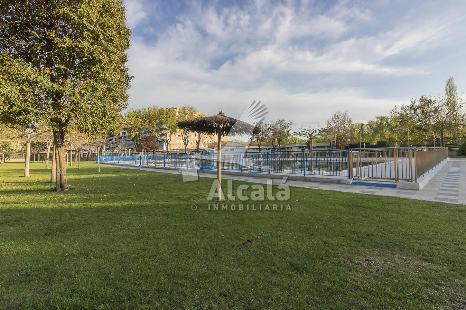 Vista exterior de Piso en venta en Alcalá de Henares con Aire acondicionado, Calefacción y Parquet