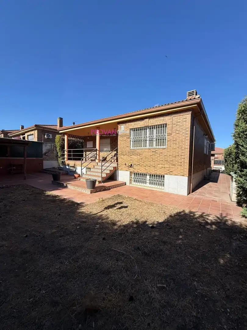 Vista exterior de Casa o chalet en venta en Torres de la Alameda con Aire acondicionado, Calefacción y Terraza