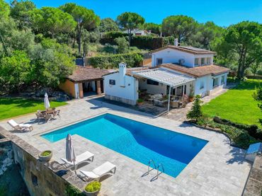 Villa con piscina in vendita a De la Volta Bona Vista 116