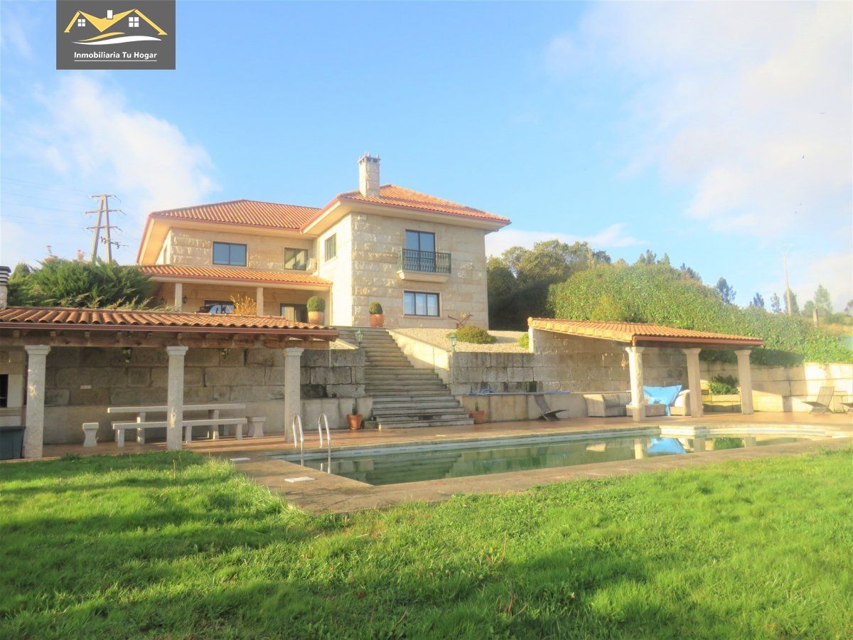 Exterior view of House or chalet for sale in San Cibrao das Viñas  with Heating, Terrace and Storage room