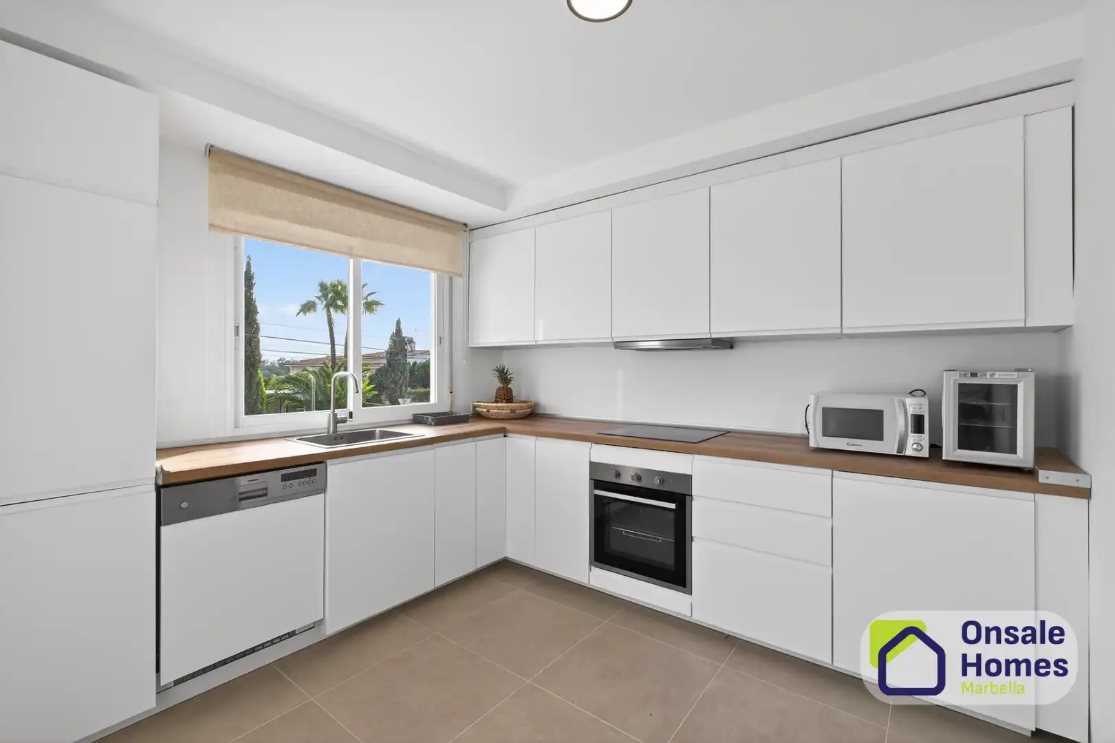 Kitchen of Houses for sale in Marbella  with Air Conditioner, Private garden and Terrace