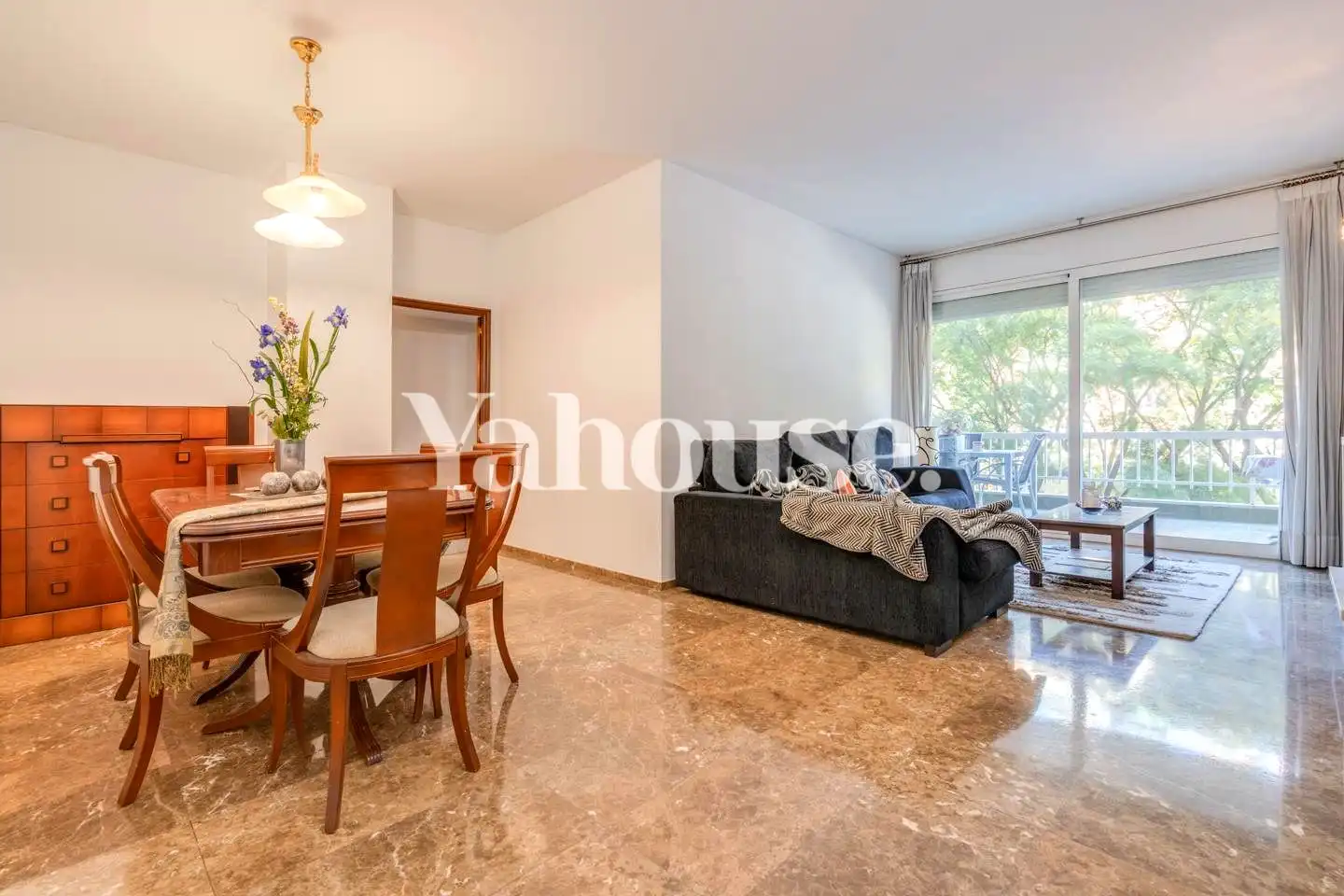 Außenansicht von Wohnung zum Verkauf in Barcelona mit Klimaanlage, Heizung und Terrasse