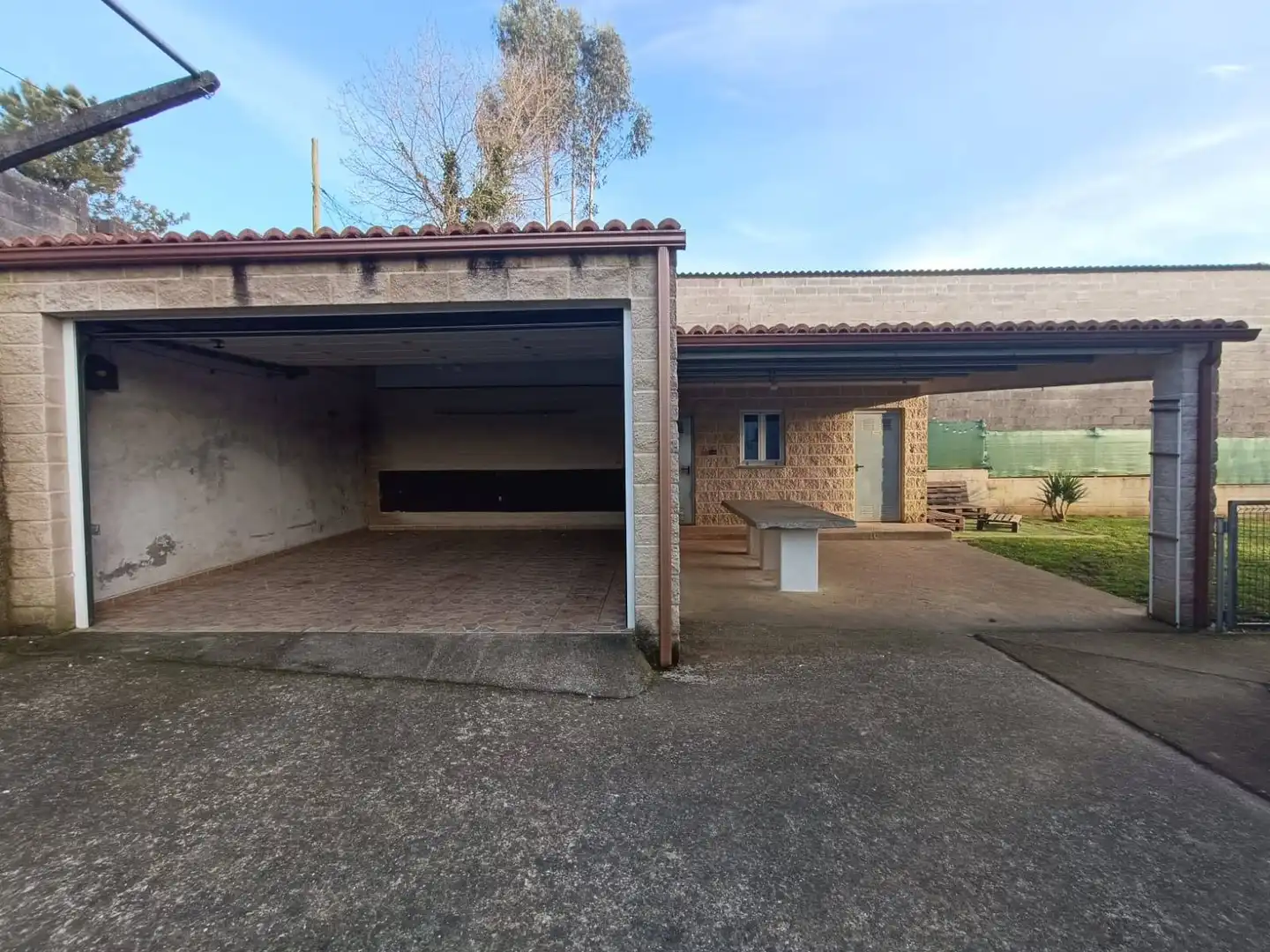 Parkplatz von Wohnung zum Verkauf in Touro mit Privatgarten, Terrasse und Abstellraum