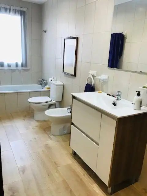 Bany de Casa o xalet en venda en Cuéllar amb Calefacció, Jardí privat i Terrassa