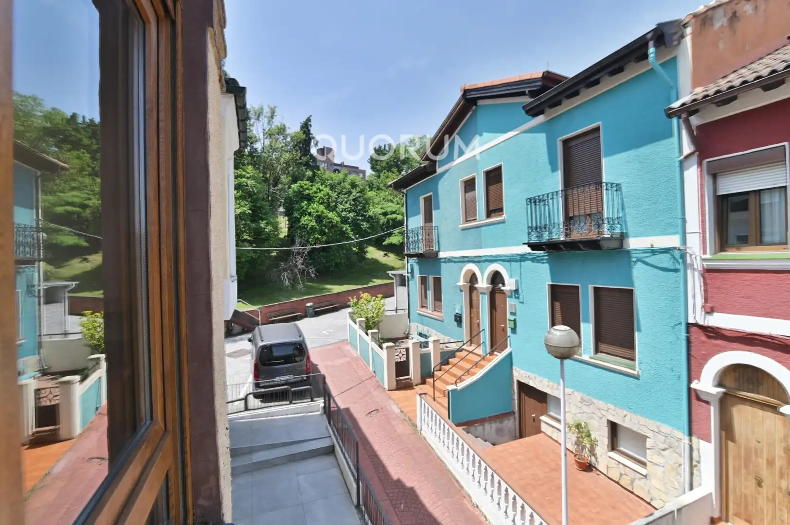 Vista exterior de Casa adosada en venda en Bilbao  amb Calefacció, Jardí privat i Terrassa