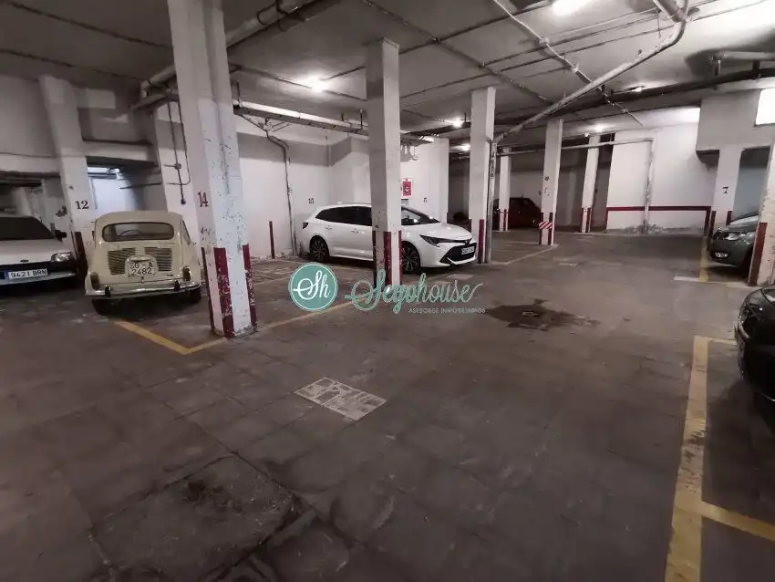 Parking de Piso en venta en Segovia con Calefacción, Parquet y Terraza