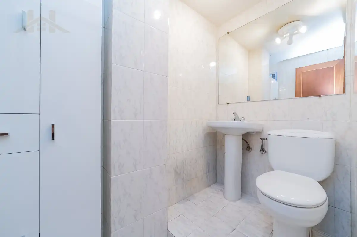 Baño de Casa adosada en venta en Pozuelo de Alarcón con Aire acondicionado, Calefacción y Terraza