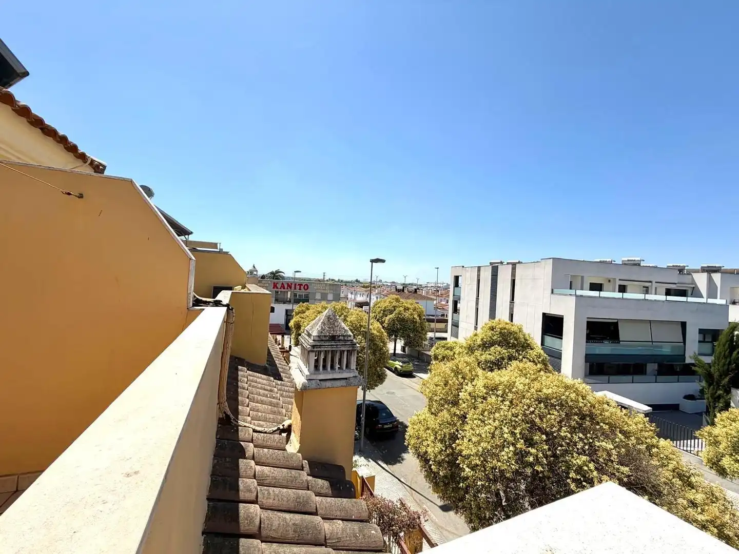 Vista exterior de Casa adosada en venda en Jerez de la Frontera amb Aire condicionat, Calefacció i Terrassa