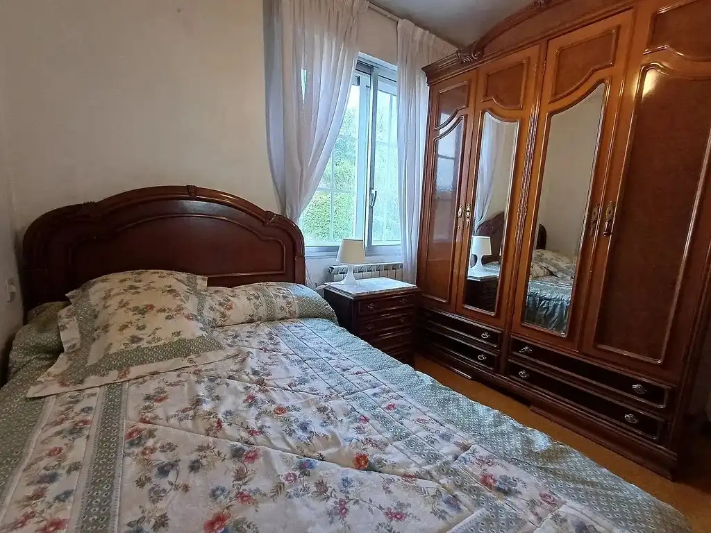 Dormitori de Casa o xalet en venda en Mondariz amb Calefacció, Jardí privat i Parquet