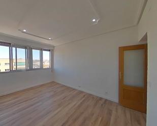 Bedroom of Flat to rent in Parla  with Heating