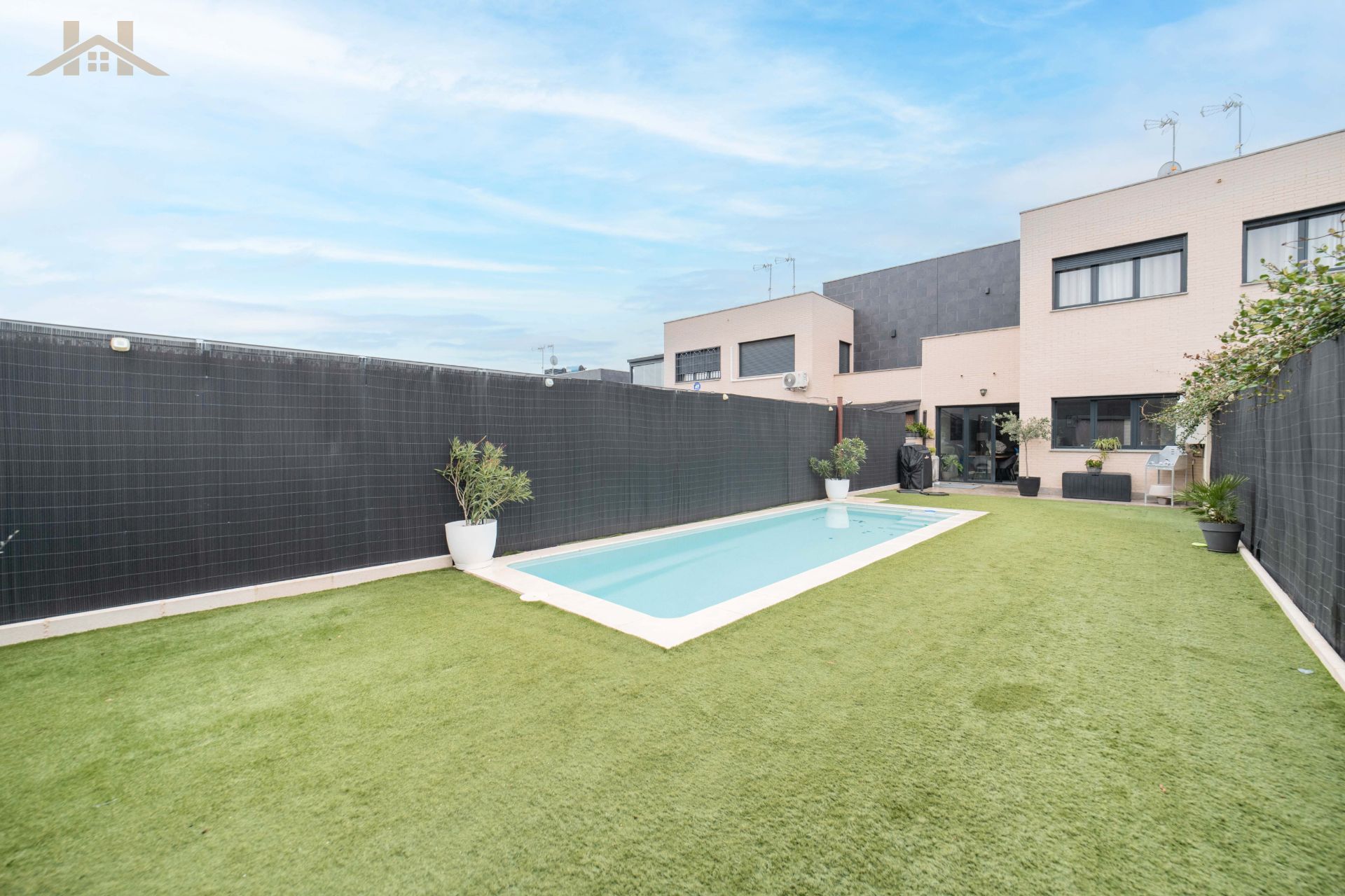 Swimming pool of Single-family semi-detached for sale in Arroyomolinos (Madrid)  with Air Conditioner, Heating and Private garden