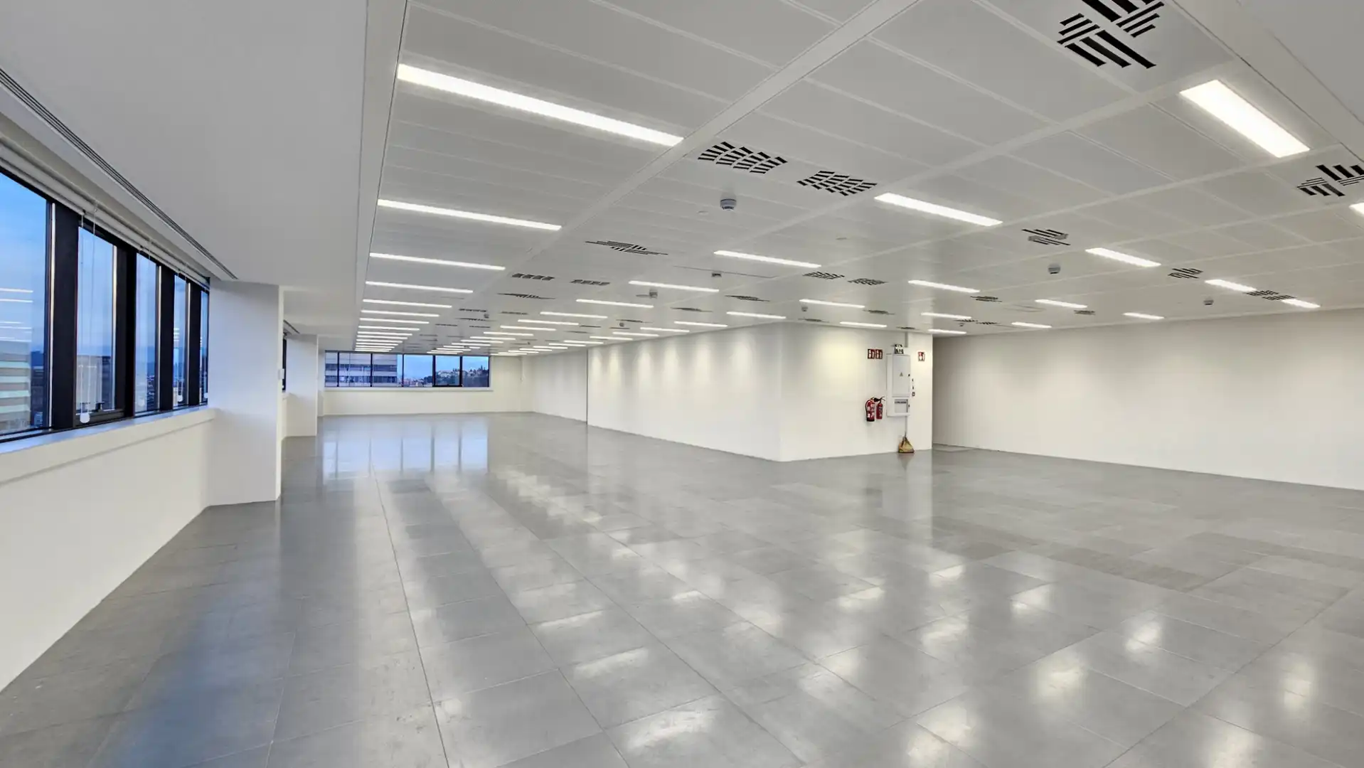 Büro zur Miete in Barcelona mit Klimaanlage, Heizung und Alarm
