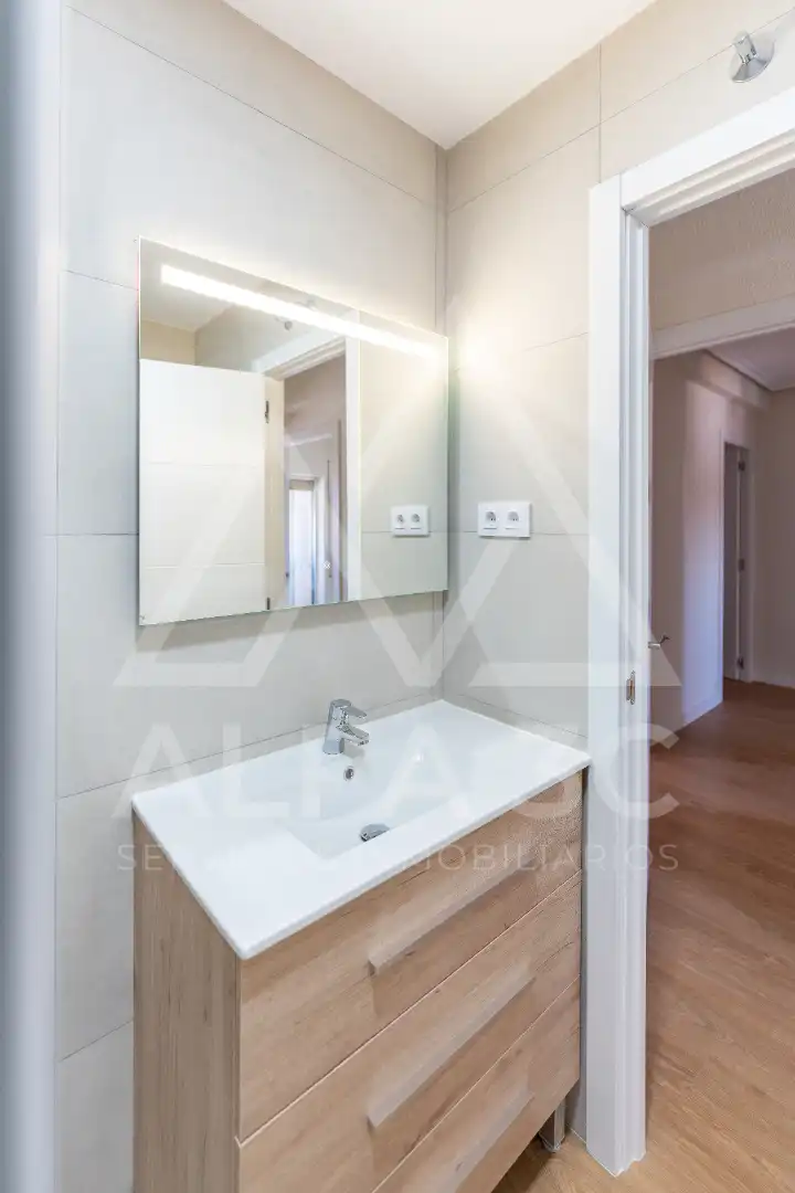 Bathroom of Flat for sale in Madrid  with Terrace