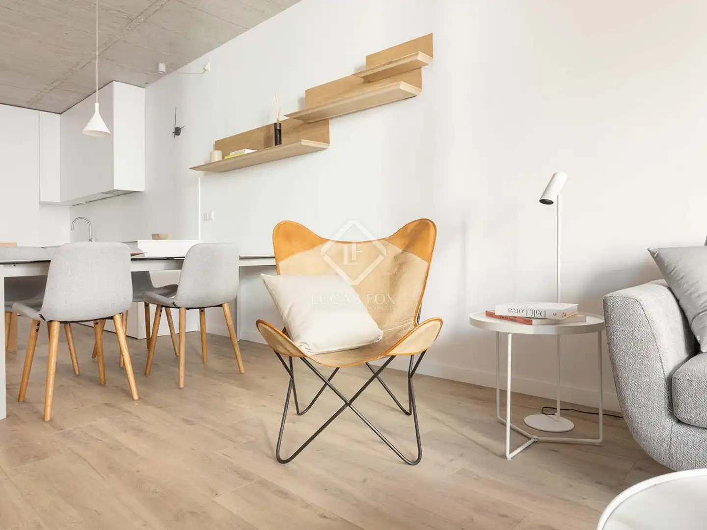 Sala d'estar de Pis en venda en Barcelona amb Aire condicionat, Calefacció i Parquet