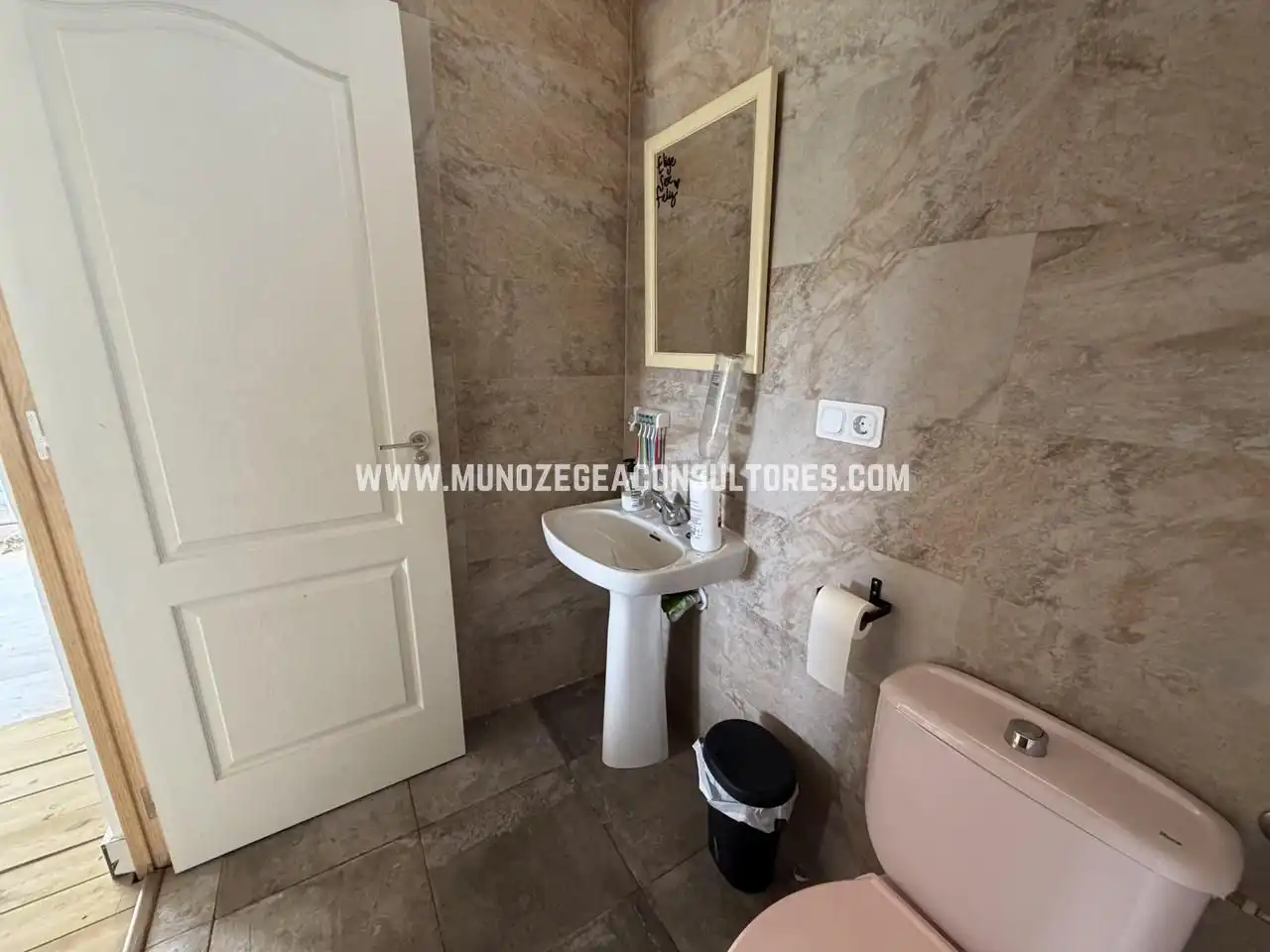 Badezimmer von Haus oder Chalet zur Miete in Encinas Reales mit Privatgarten, Terrasse und Schwimmbad