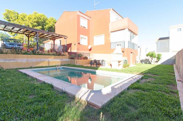Casa-chalet en Venta en Alfinach - Los Monasterios