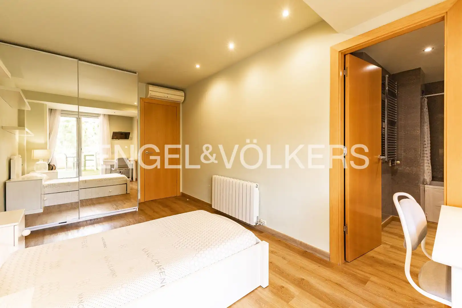 Bedroom of Flat for rent in Barcelona  with Air Conditioner, Heating and Terrace