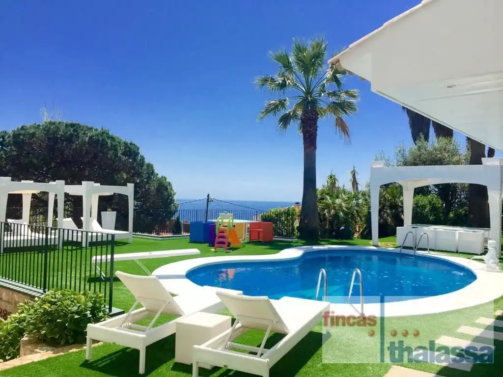 Casa con piscina en venta en canigo