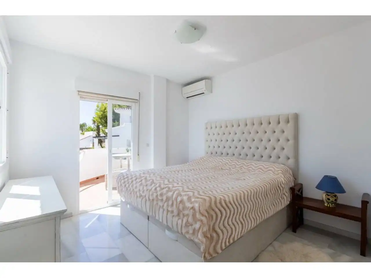 Bedroom of Houses for sale in Almuñécar  with Air Conditioner, Private garden and Terrace