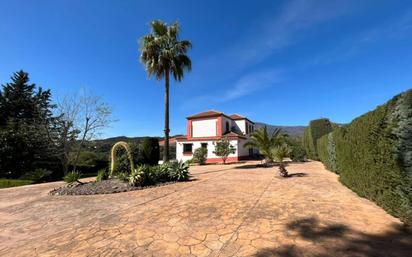 Vista exterior de Casa o xalet en venda en Estepona amb Aire condicionat, Terrassa i Piscina