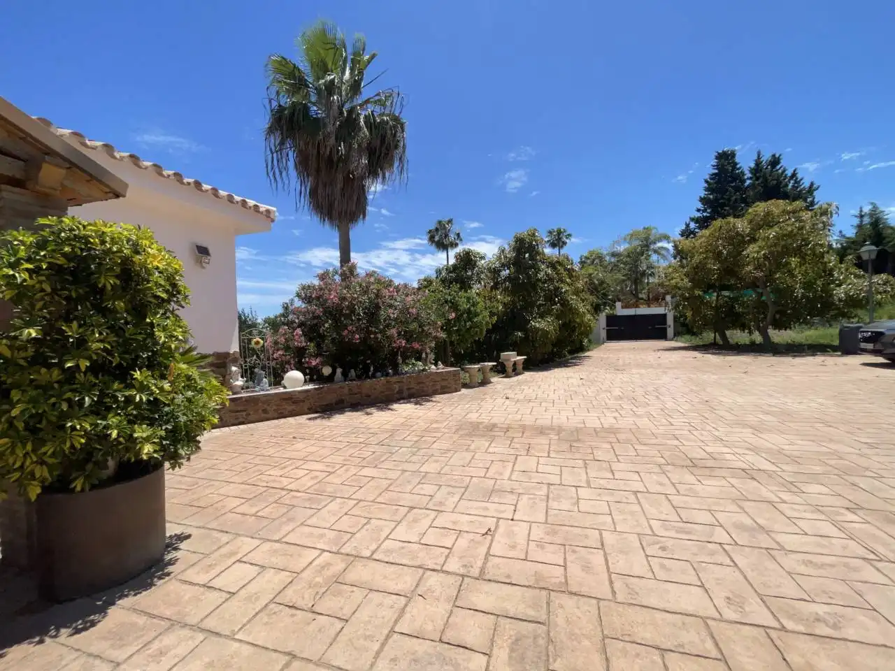 Vista exterior de Finca rústica en venda en Estepona amb Aire condicionat, Calefacció i Jardí privat