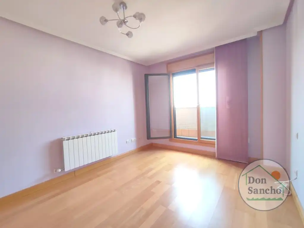 Bedroom of Attic for sale in Valladolid  with Air Conditioner, Heating and Terrace