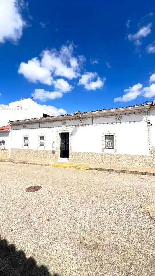 Vista exterior de Casa o xalet en venda en Valverde de Leganés amb Terrassa