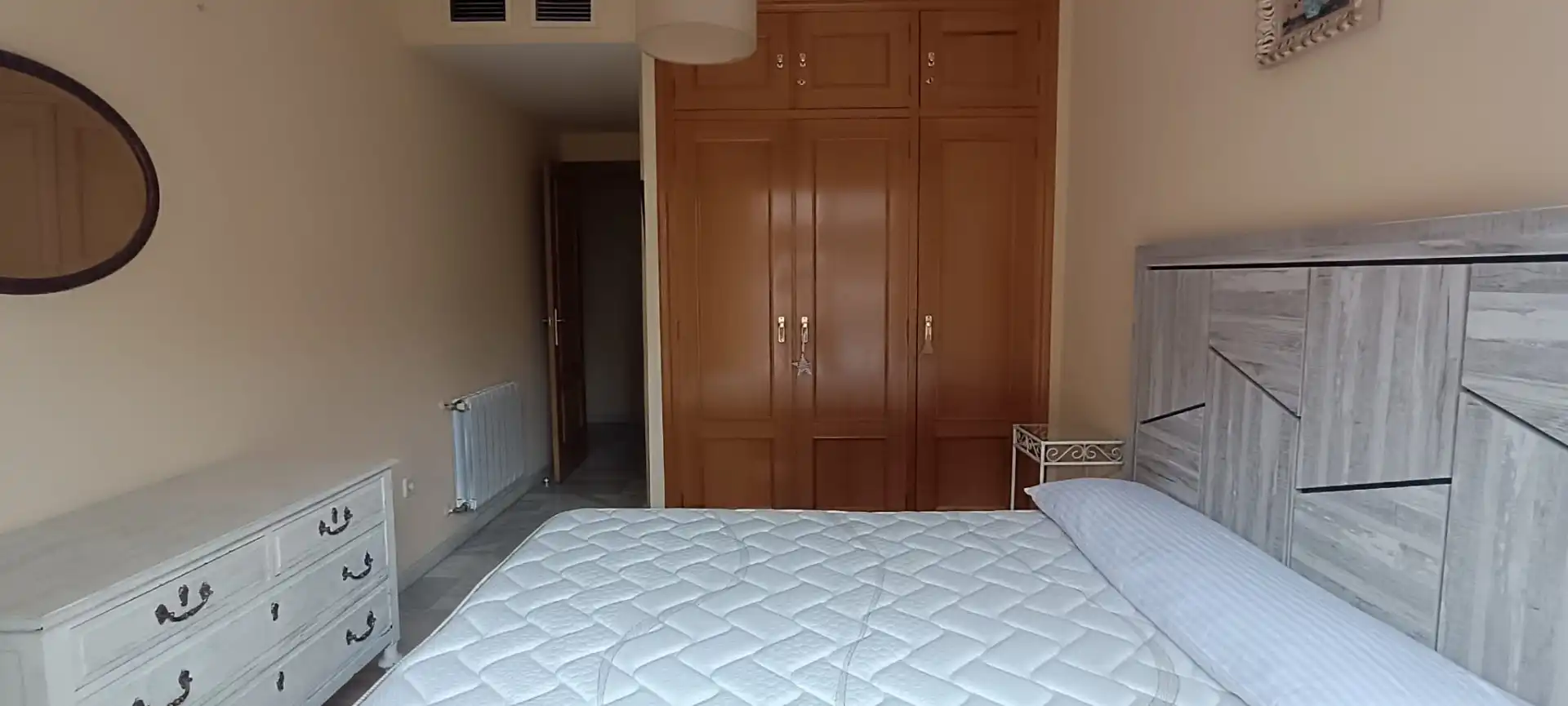 Schlafzimmer von Wohnungen zur Miete in Badajoz mit Klimaanlage, Heizung und Parkett