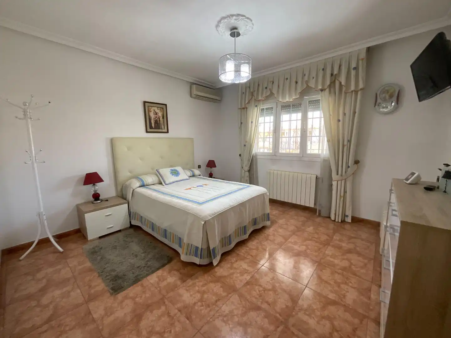 Schlafzimmer von Einfamilien-Reihenhaus zum Verkauf in Villaluenga de la Sagra mit Klimaanlage und Heizung