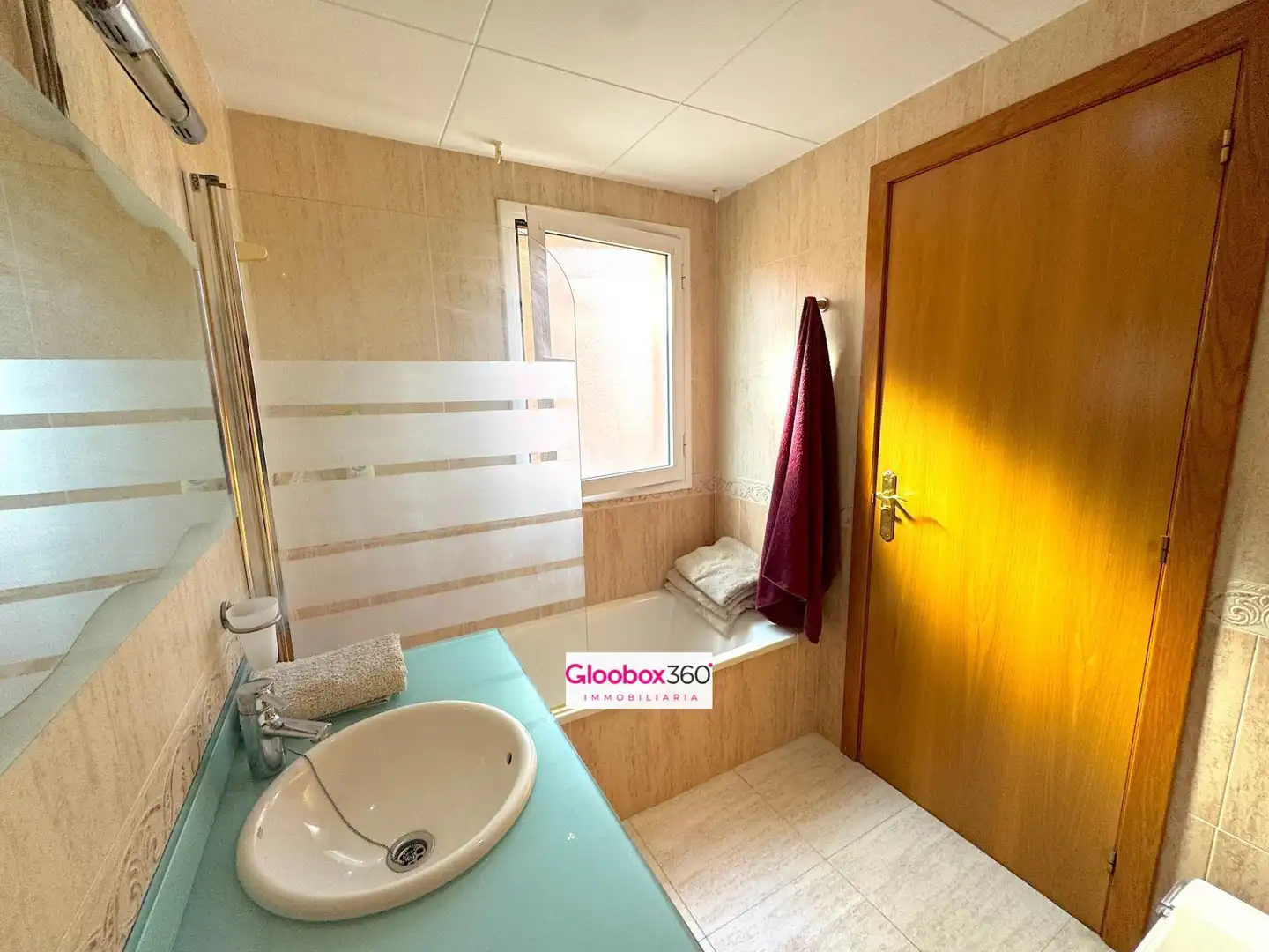 Badezimmer von Einfamilien-Reihenhaus zum Verkauf in Reus mit Klimaanlage, Heizung und Privatgarten