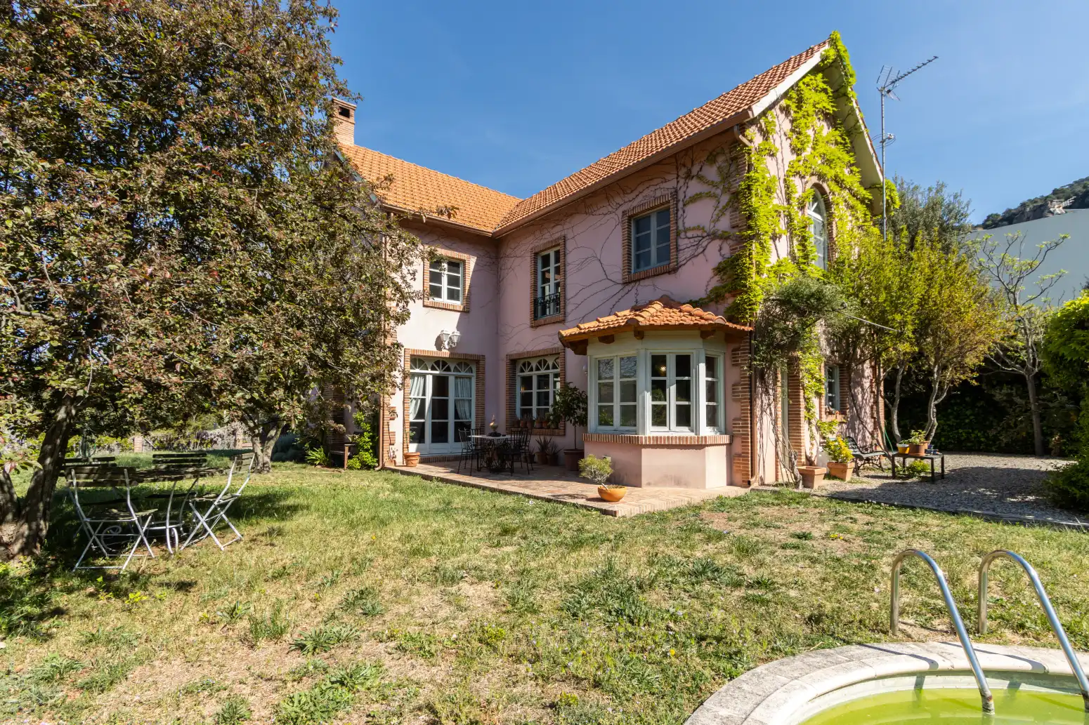 Vista exterior de Casa o chalet en venta en Matadepera con Calefacción y Piscina