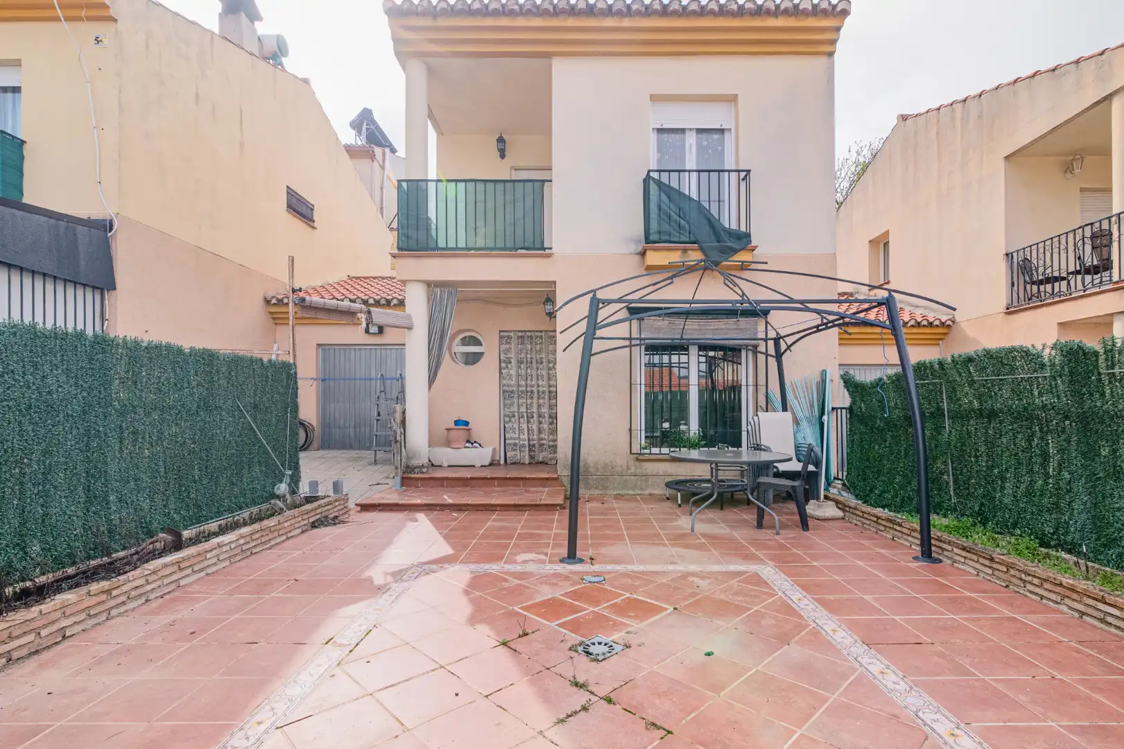 Vista exterior de Casa o chalet en venta en Alfacar con Balcón