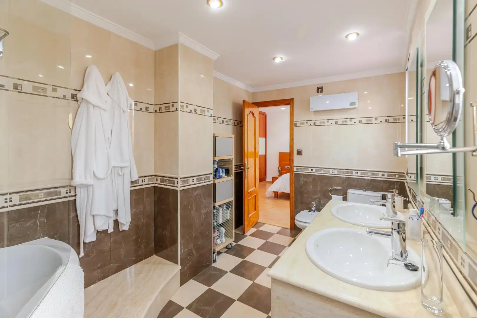 Baño de Casa adosada en venta en Sagunto / Sagunt con Aire acondicionado, Calefacción y Terraza