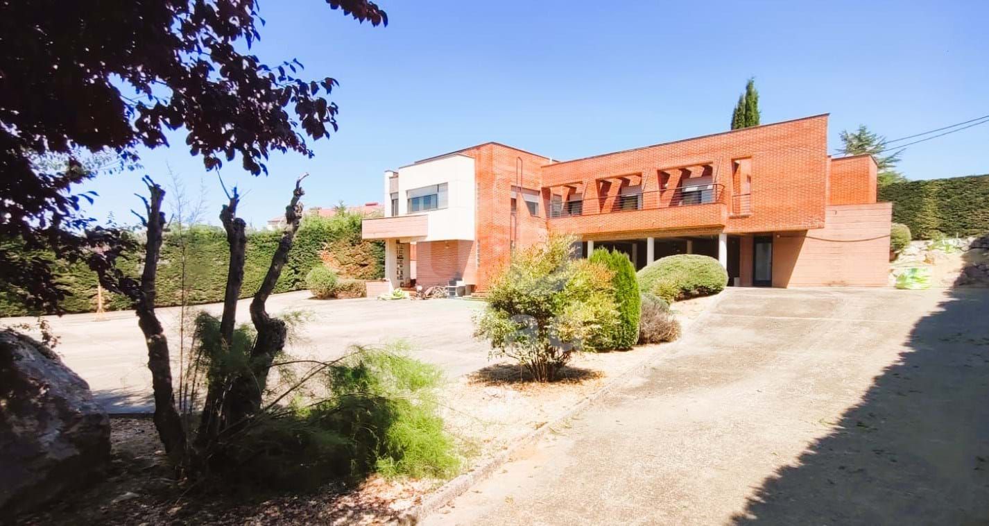Vista exterior de Casa o xalet en venda en Santa Elena de Jamuz amb Aire condicionat, Calefacció i Terrassa