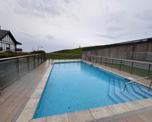 Piscina de Àtic de lloguer en Castro-Urdiales amb Calefacció, Terrassa i Moblat