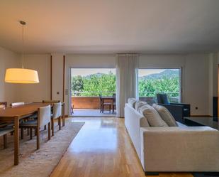 Living room of Flat to rent in Sant Just Desvern  with Air Conditioner, Heating and Parquet flooring