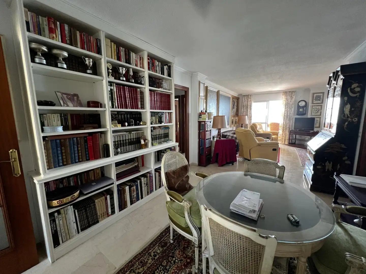 Sala d'estar de Apartament en venda en Fuengirola amb Aire condicionat, Terrassa i Piscina comunitària