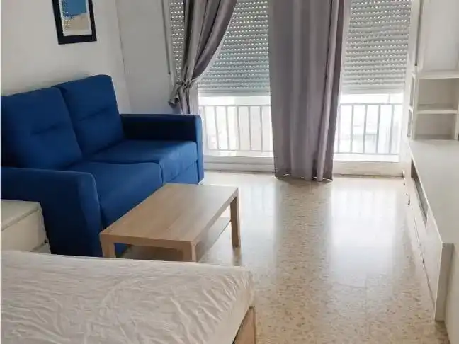 Sala d'estar de Estudi en venda en Torremolinos amb Moblat i Balcó