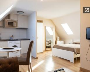 Bedroom of Flat to rent in  Madrid Capital  with Air Conditioner, Heating and Internet