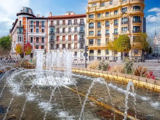Vista exterior de Edificio en venta en Madrid