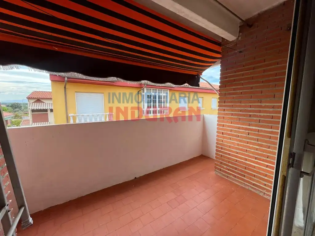 Vista exterior de Piso en venta en Peraleda de la Mata