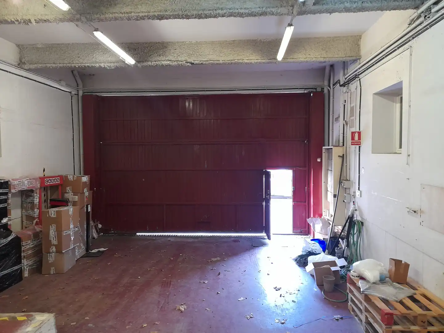 Fabrikhallen zum Verkauf in Terrassa mit Heizung