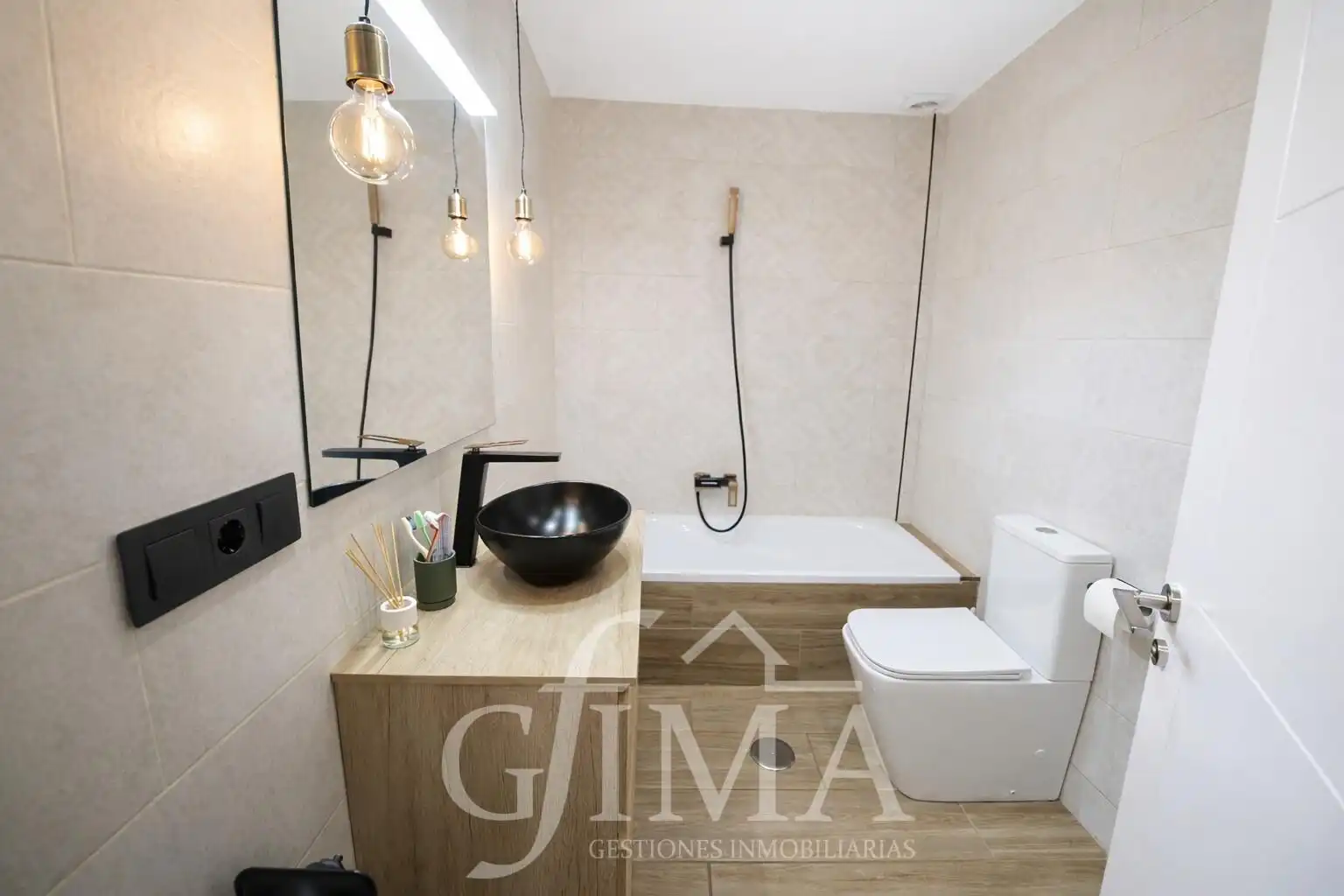 Badezimmer von Erdgeschoss zum Verkauf in Tomelloso mit Klimaanlage und Heizung