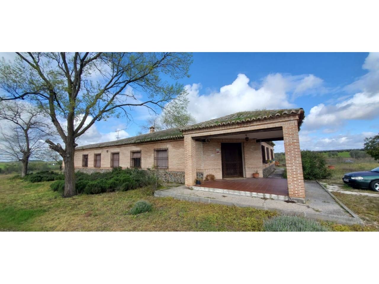 Exterior view of House or chalet for sale in Camarenilla