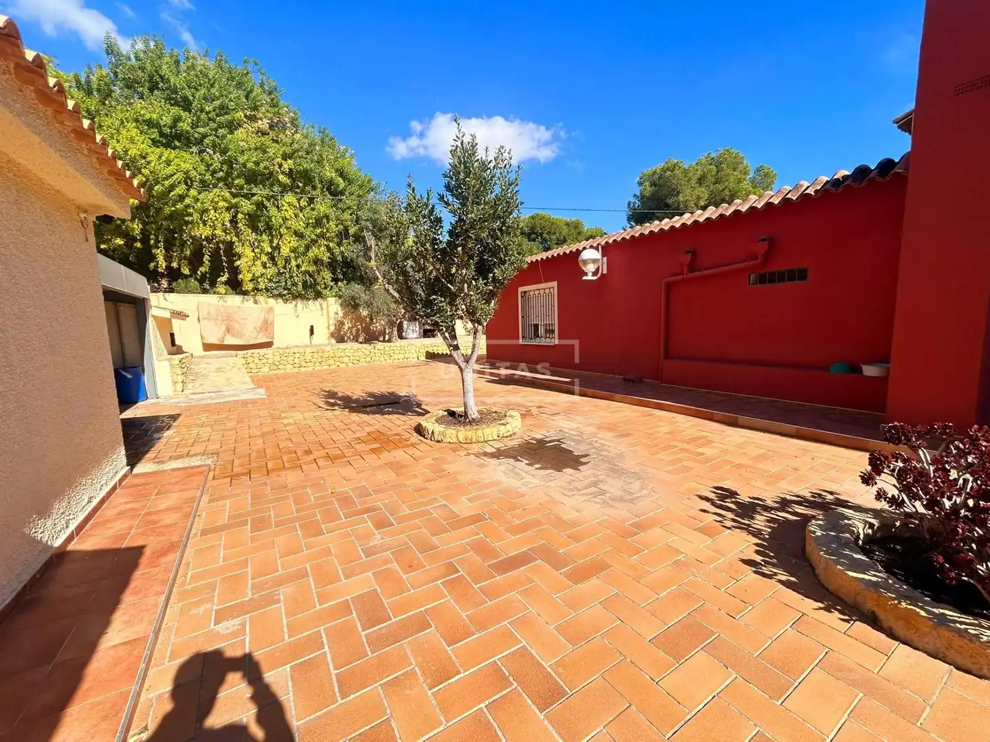 Vista exterior de Casa o xalet en venda en Alicante / Alacant amb Aire condicionat, Jardí privat i Terrassa